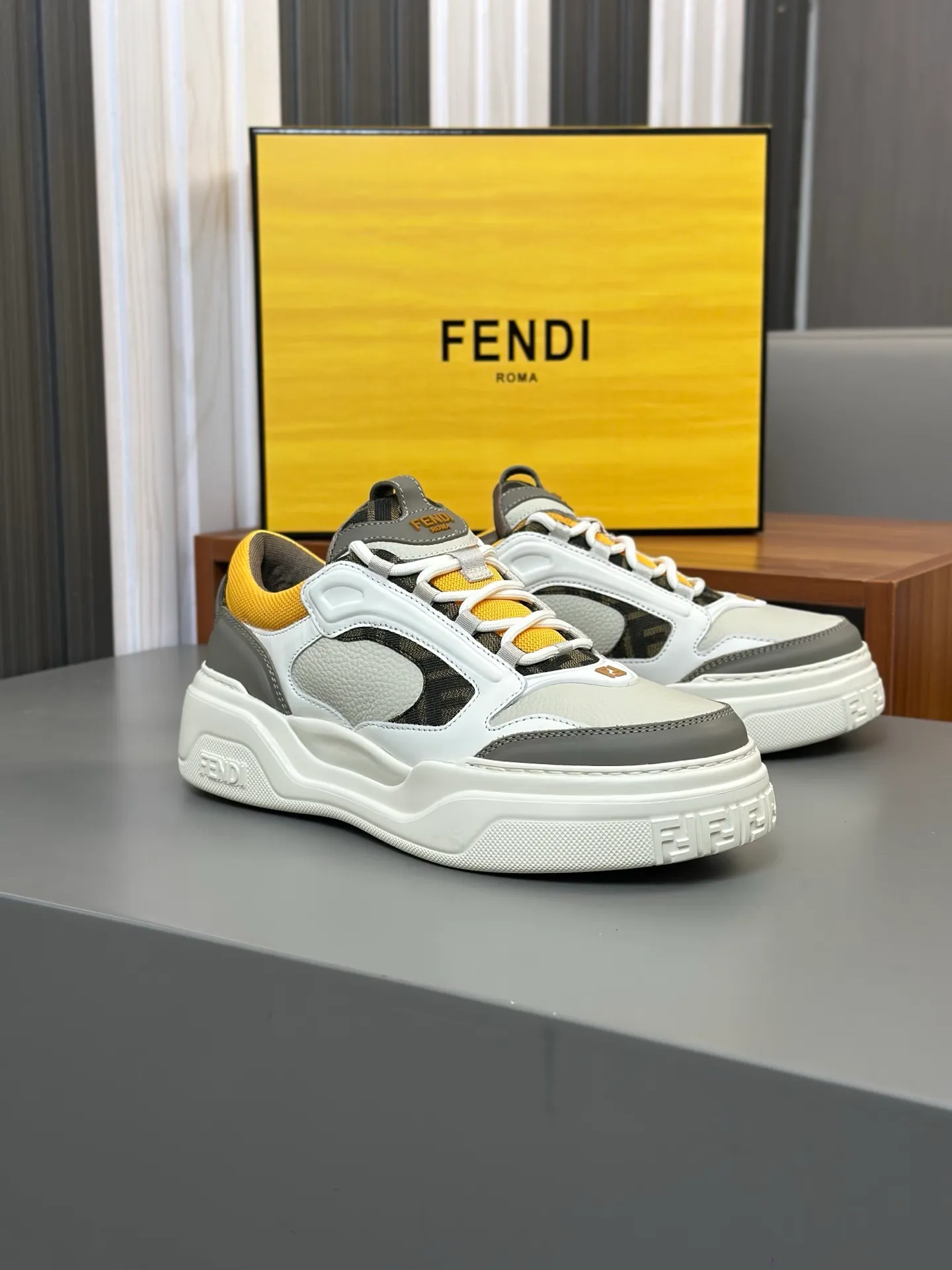[FENDI] Fendi men's shoes 💰780💰 - High-end quality original casual sports shoes - Upper: Nappa calfskin, pebbled calfskin, tongue and heel; injection molded brand logo plastic module - Lining: brand canvas - Outsole: ultra-light T men's shoes 💰R foam rubber; molded outsole - Super high quality control, fine workmanship: highlighted (high-end, luxury, grade) -Size :39-44 (38, 45, can be customized)